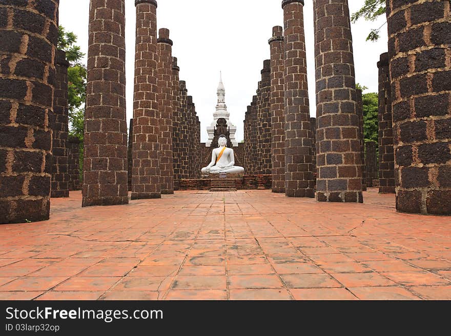 The white Buddha statue