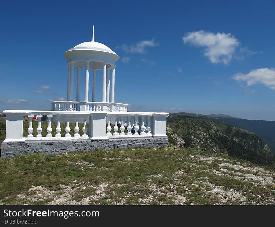 Arbor in pik of mountain