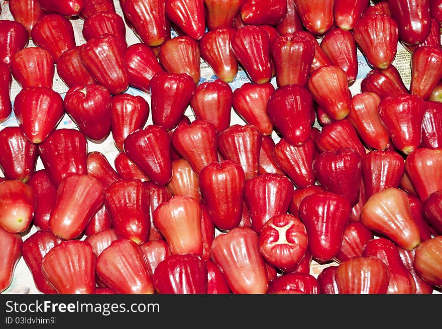 Rose apples on the fruit market.