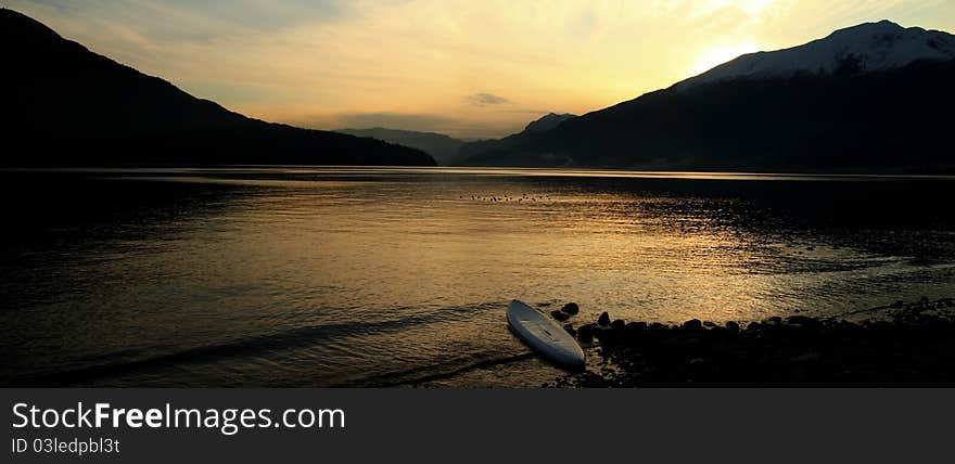 Como Lake, sunset with surf on the shore