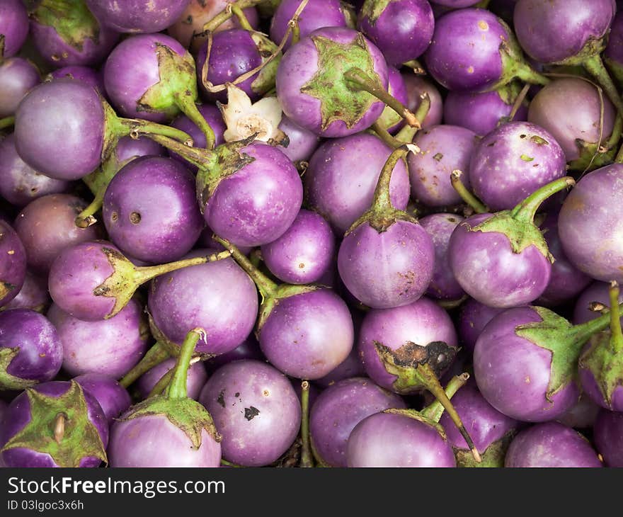 Purple eggplants that are sold in the market