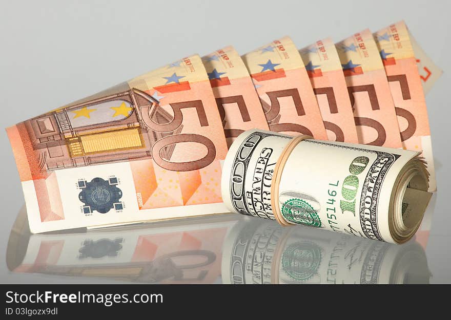 Alternatives: euro and dollar banknotes