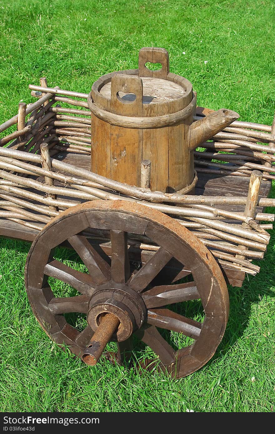 Country wagon with a barrel, which serves to transport water. Country wagon with a barrel, which serves to transport water