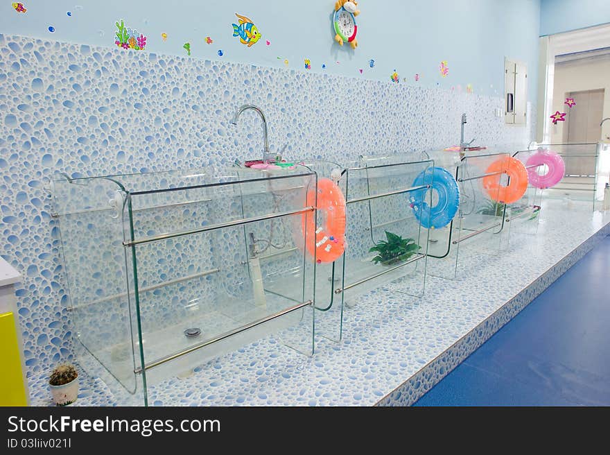 For the baby to specialized services for swimming bath. For the baby to specialized services for swimming bath