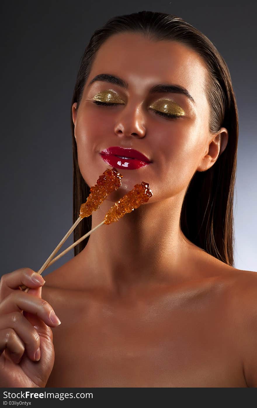 Close-up portrait of beautiful brunette with glamor make-up