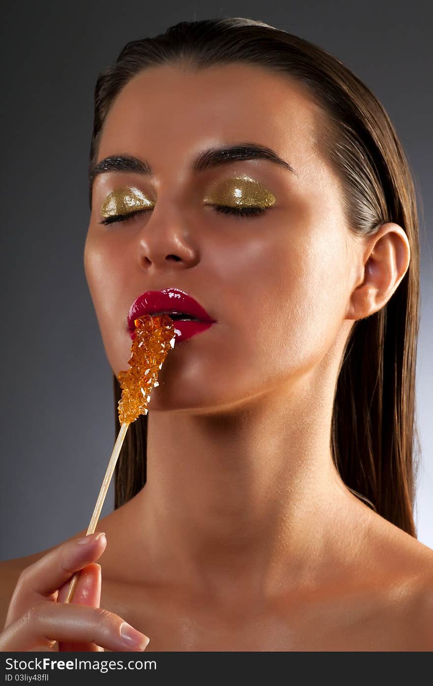 Close-up portrait of beautiful brunette with glamor make-up