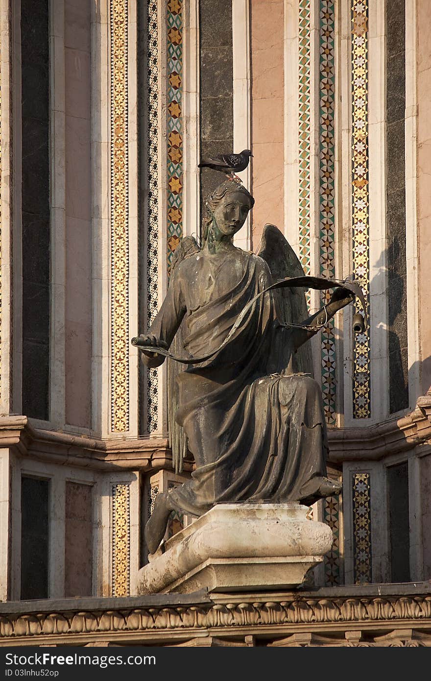 Statue with pigeon