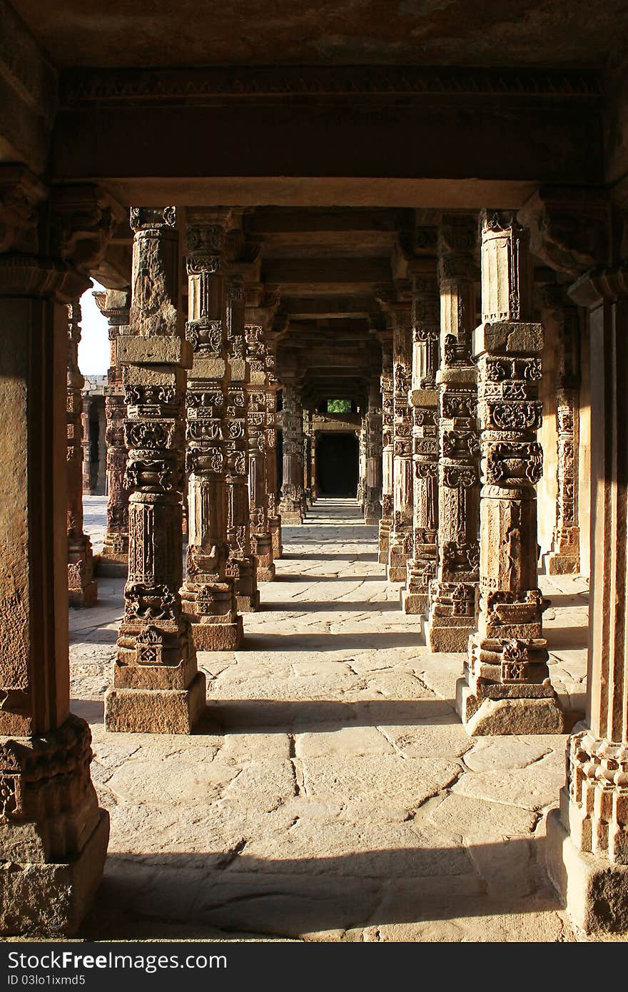 Perspective vision of pillars in qutub minar