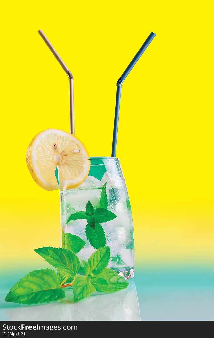 Fresh drink with mint, lemon and ice