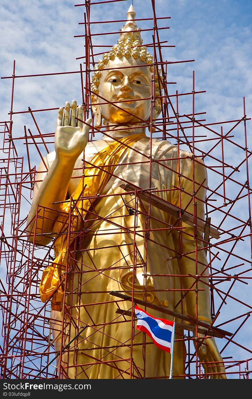 Rebuilding the Buddha statue at Wat Tha Kham winter.