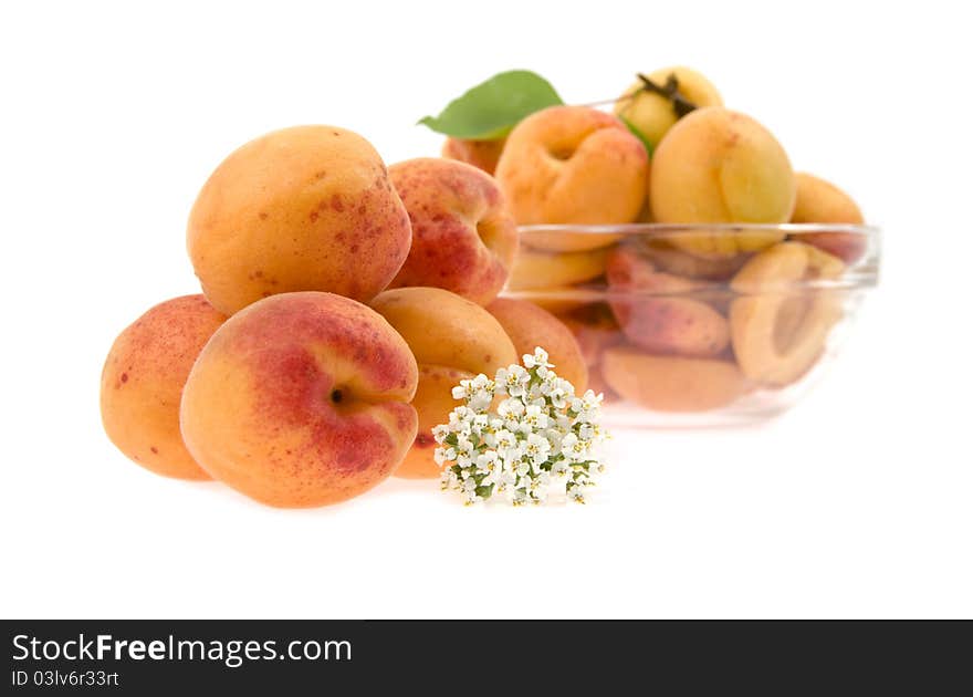 Apricots lie a heap