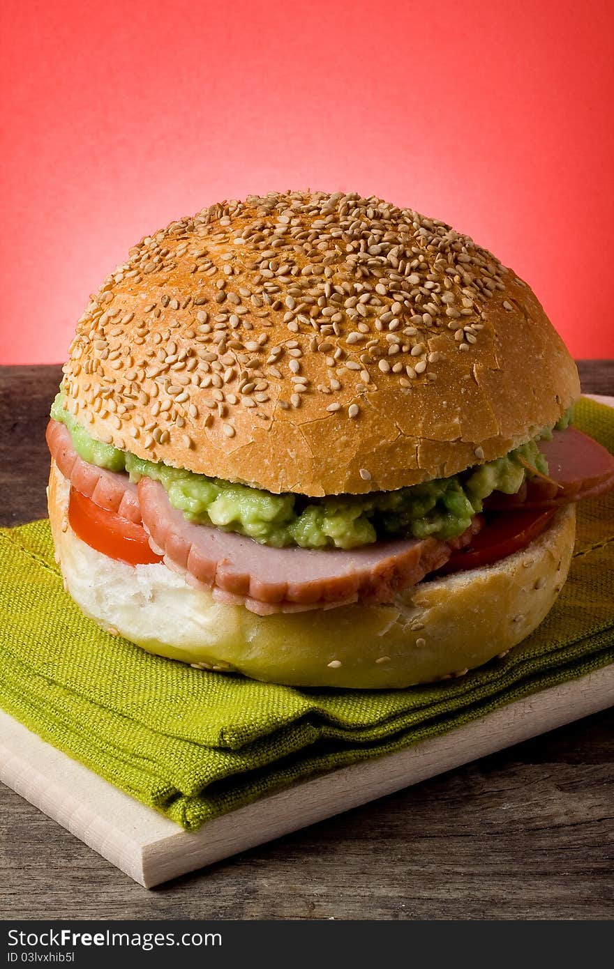 Sandwich with turkey, tomato and avocado