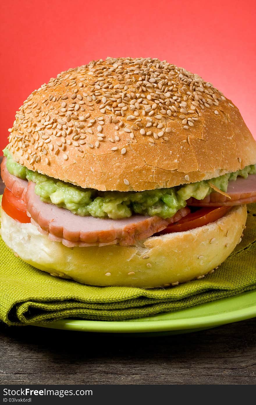 Sandwich with turkey, tomato and avocado