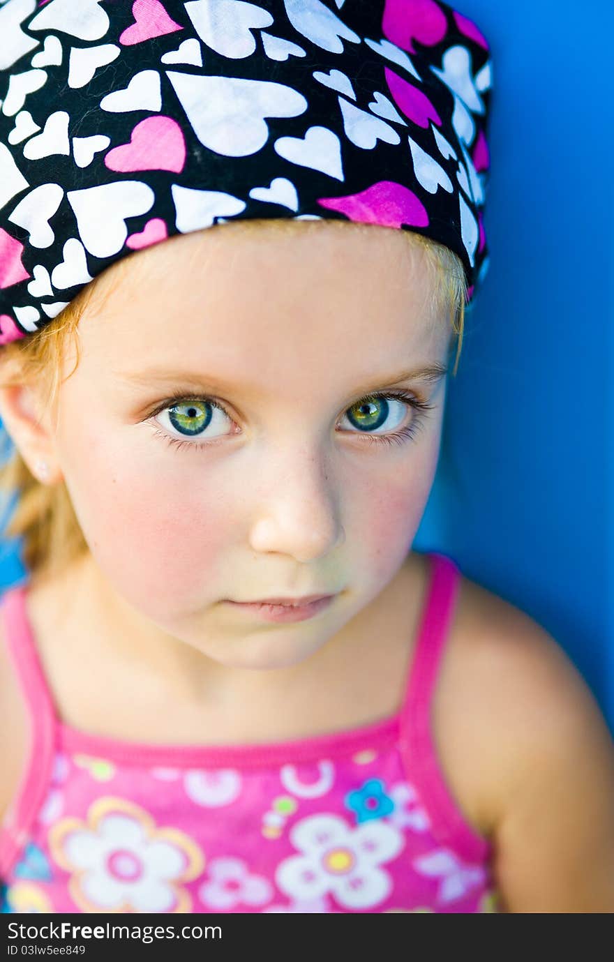 Close-up portrate of a little girl outdoor