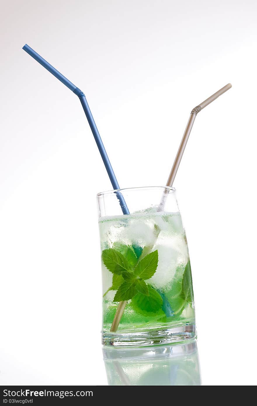 Tall drink with mint and ice