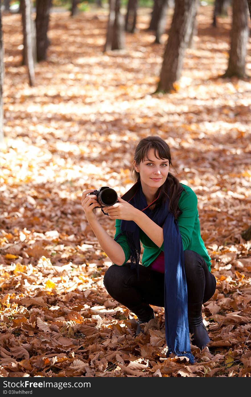 Beautiful y girl with a camera