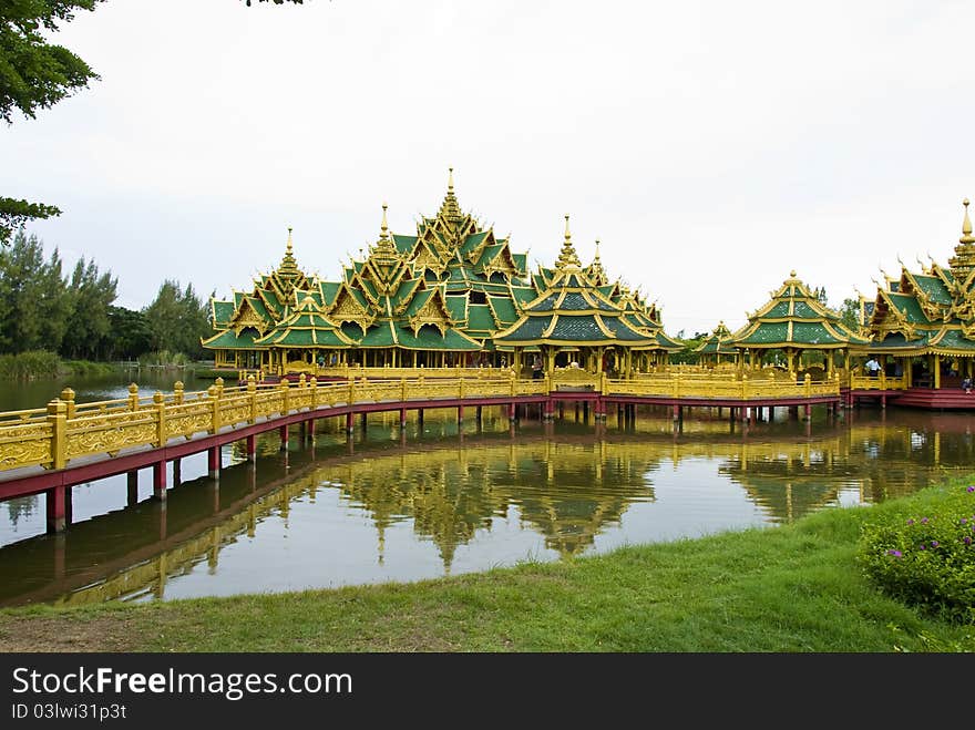 Building on water for the Enlightened Buddha Thai architectural style