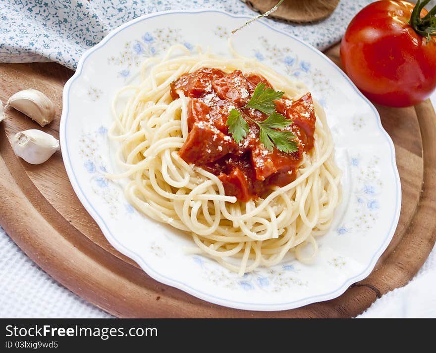 Spaghetti with tomato sauce and ingredients