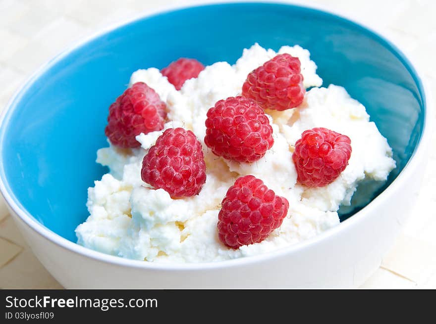 Curd with raspberries