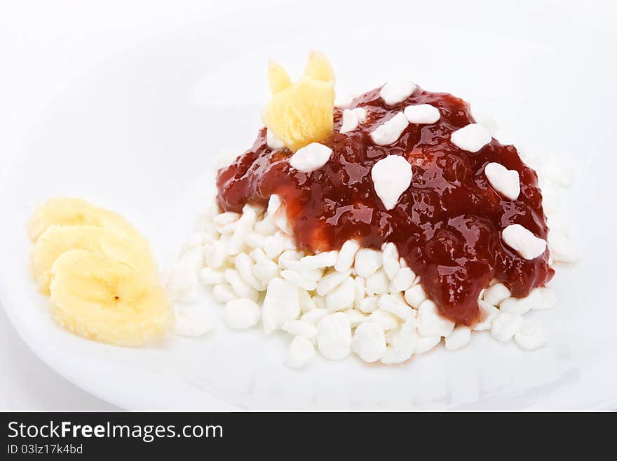 Curd with strawberry jam and sliced banana