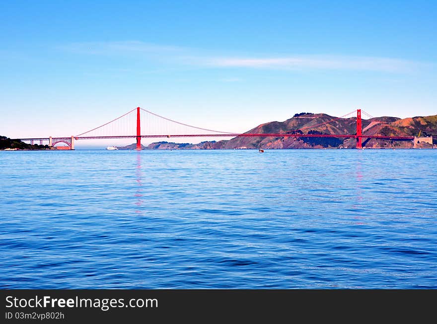 Golden Gate Bridge in a clear blue sky