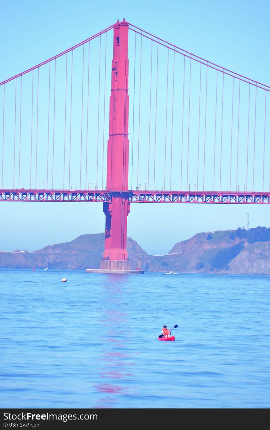 Golden Gate Bridge in a clear blue sky