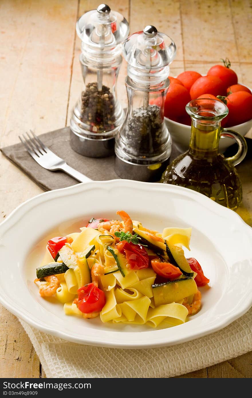 Pasta with Zucchini and Shrimps