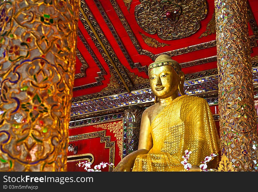 Here is the main Burmese Buddha statue of Wat Sri Rong Muang. This wat is located towards the west of Lampang at No 80 Toa Kraw Noi Road with its rear backing onto the Wang River. After the village where the Burmese craftsmen who constructed the temple lived. The temple was founded in 1900 and the vihara constructed between 1905-1912. Here is the main Burmese Buddha statue of Wat Sri Rong Muang. This wat is located towards the west of Lampang at No 80 Toa Kraw Noi Road with its rear backing onto the Wang River. After the village where the Burmese craftsmen who constructed the temple lived. The temple was founded in 1900 and the vihara constructed between 1905-1912.