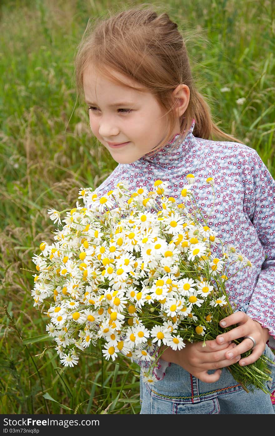 Girl with a bouquet of daisies