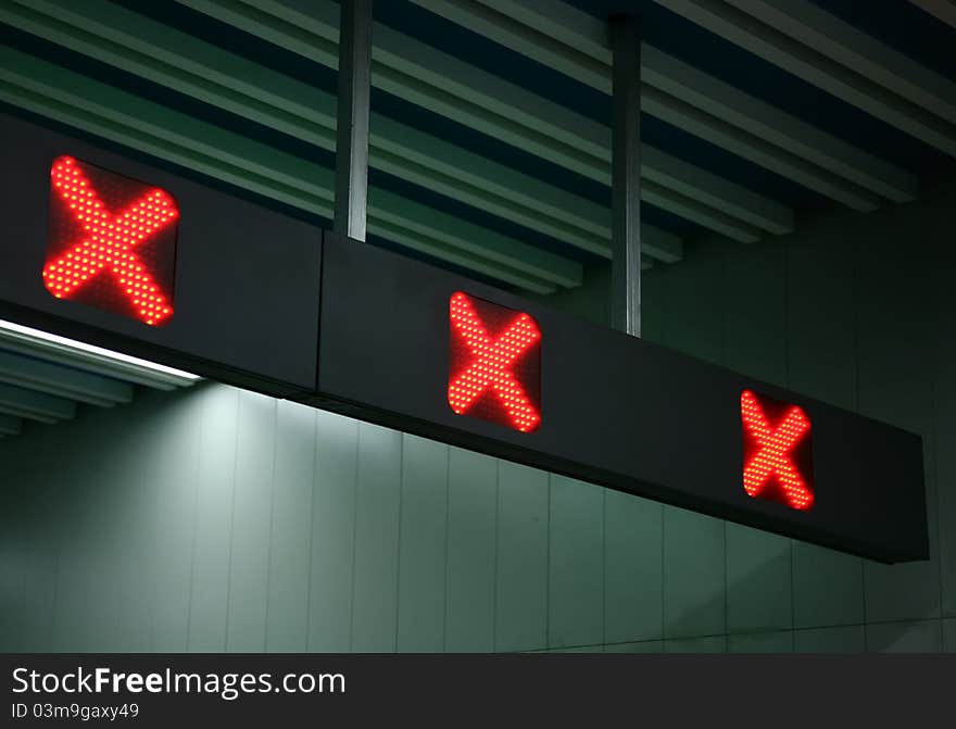 Forbidden Signal Light in subwayã€‚