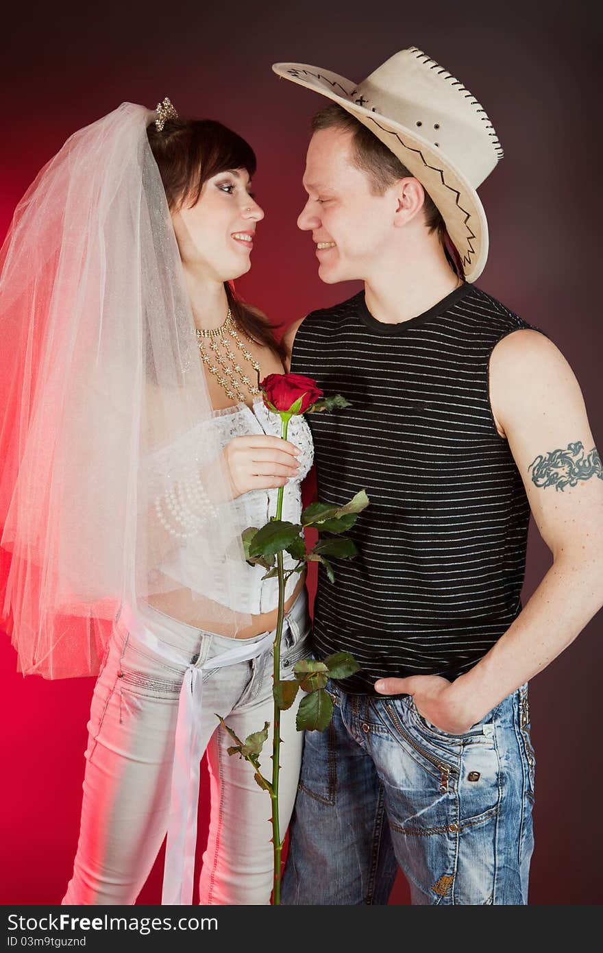 bride and groom in cowboy hat with tattoo