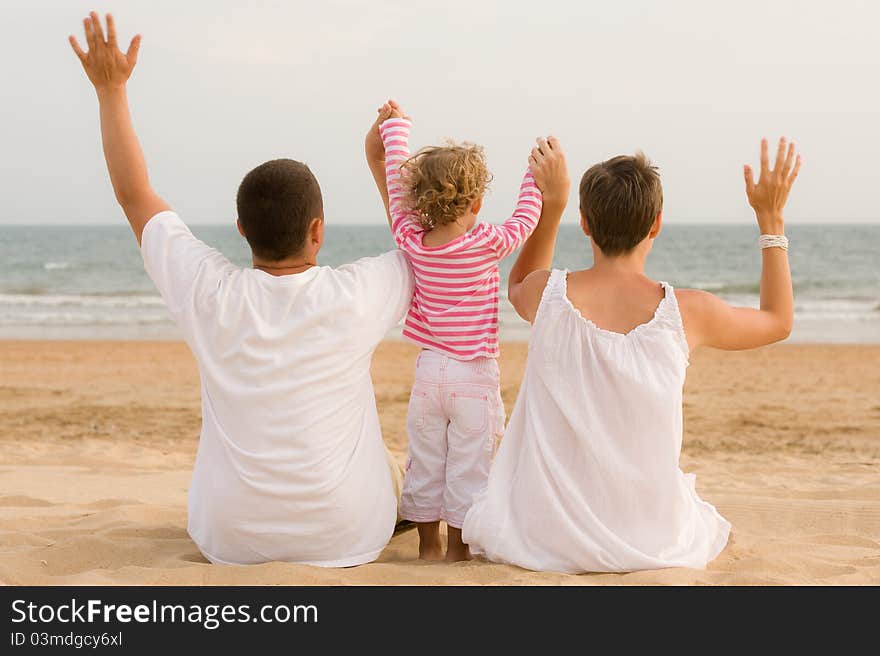 Family With Hand Up Are Looking The Ocean