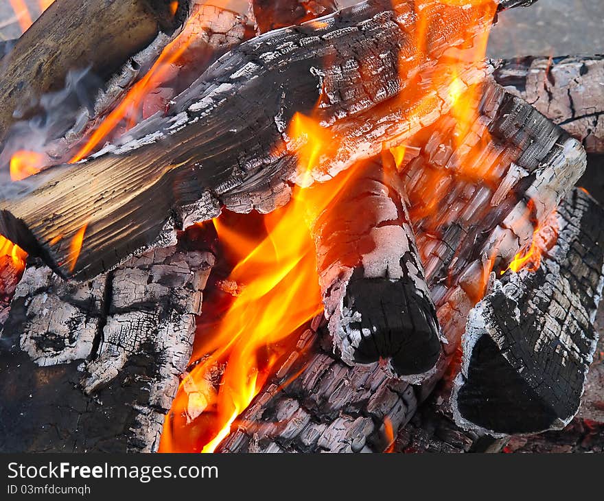 Burning wood on the barbecue