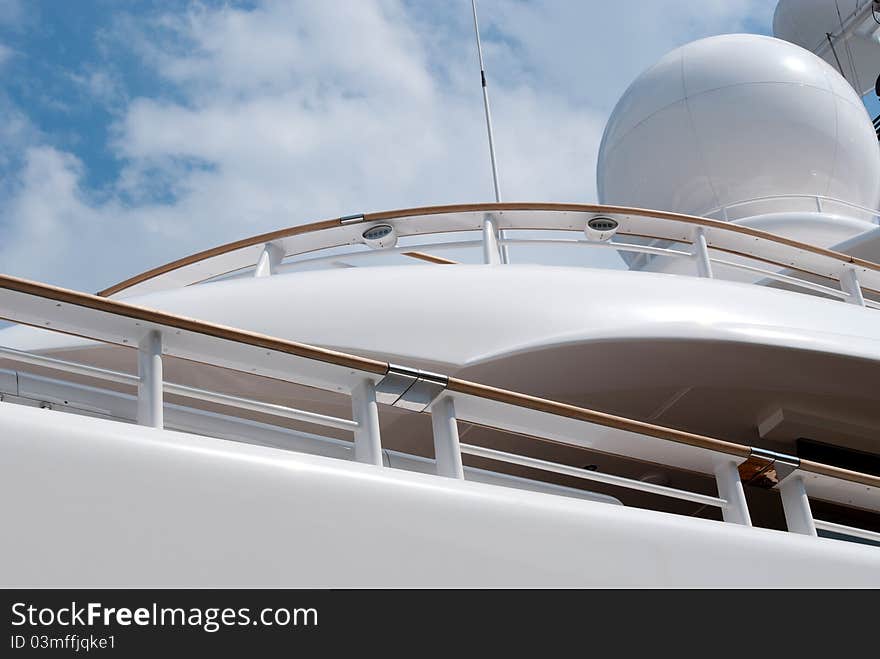 Radar equipment of a yacht