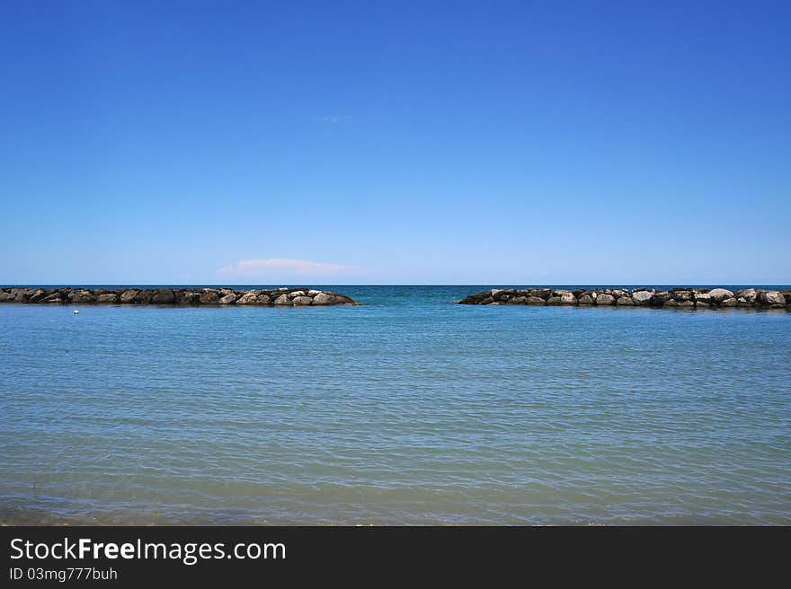 Rocks with outlet to the sea freely with water and sky. Rocks with outlet to the sea freely with water and sky