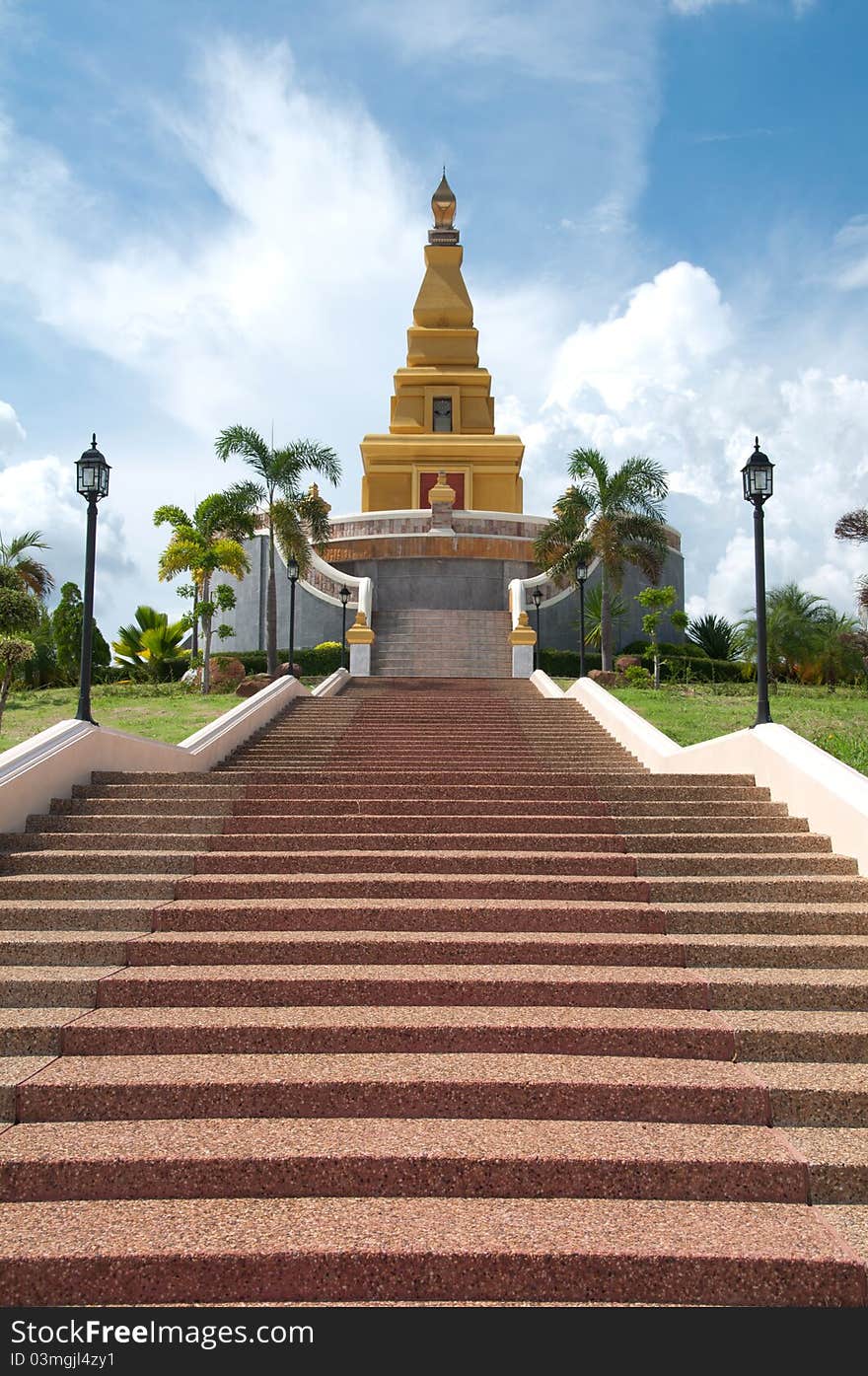 This pagoda is Promwihan Chedi, meaned The castle of Brahma. It is in Northeastern Thailand and I vaguely remember that it seems to be a royal one. This pagoda is Promwihan Chedi, meaned The castle of Brahma. It is in Northeastern Thailand and I vaguely remember that it seems to be a royal one.