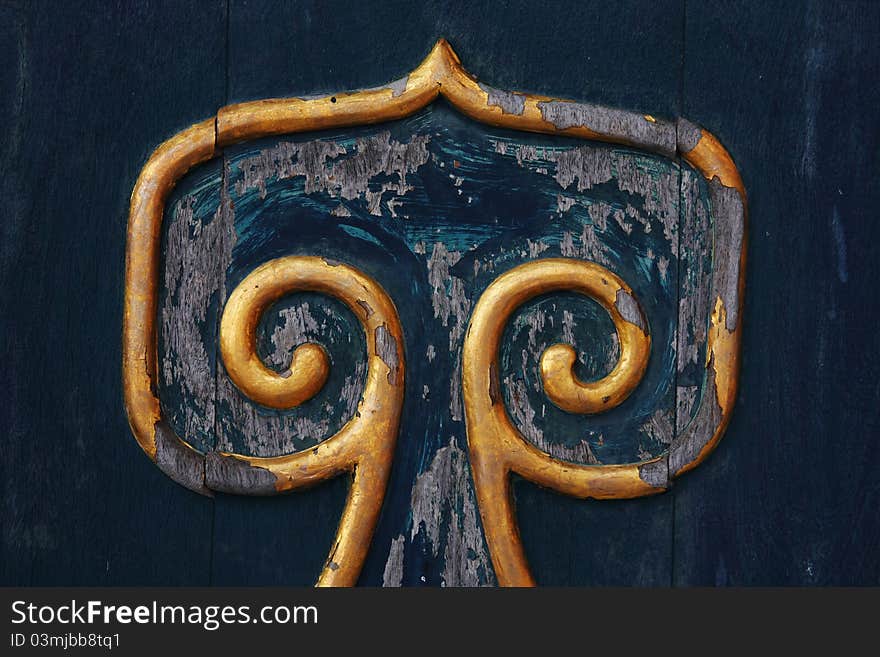 The carved wooden doors patterned on the temple. The carved wooden doors patterned on the temple.