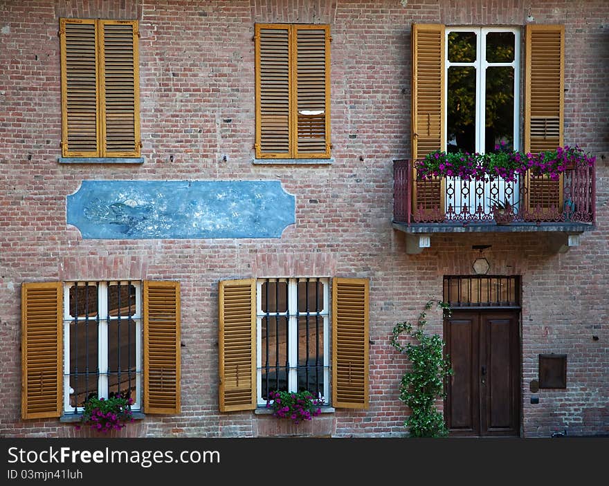 Front of Italian house.