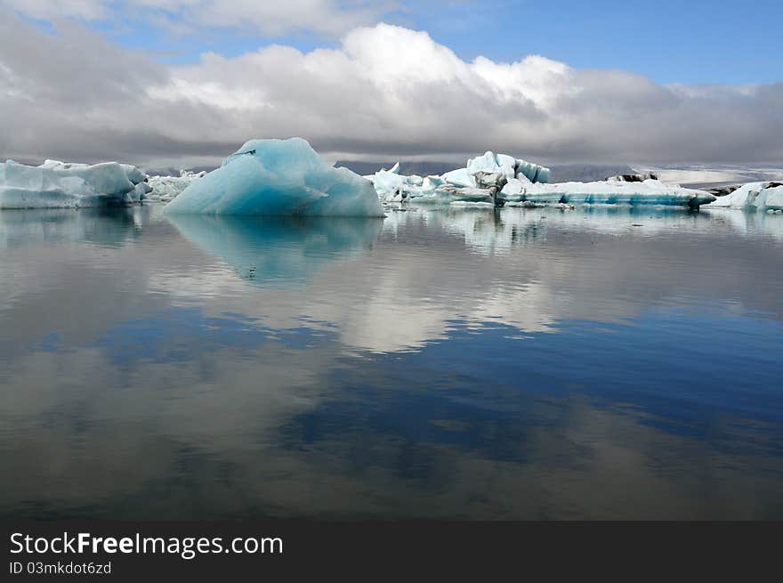 Jokulsarlon is the largest glacier in Iceland