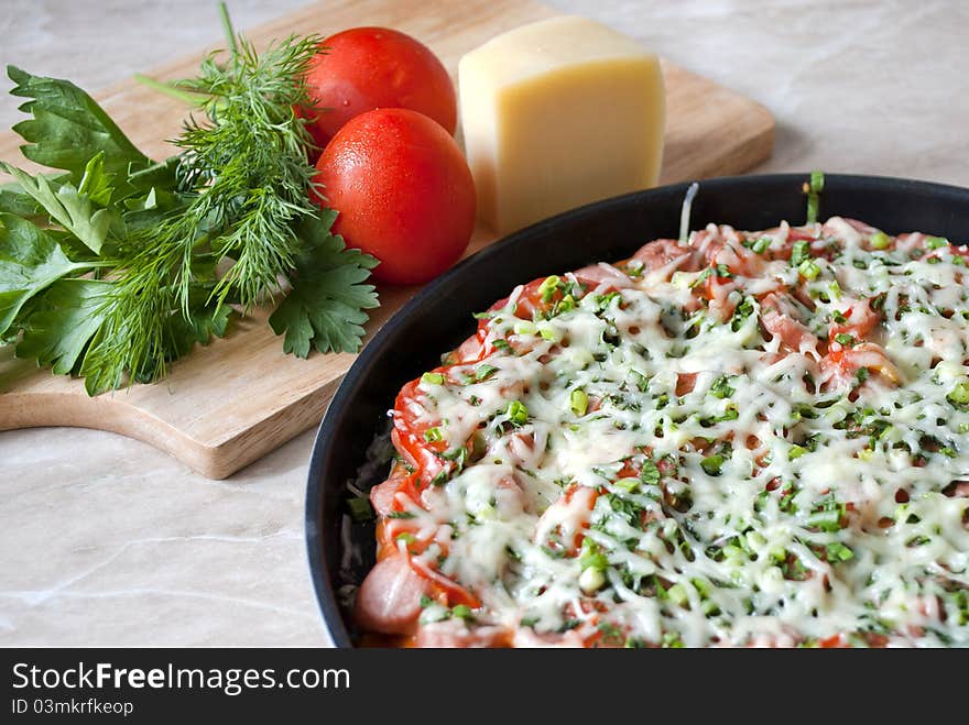 Pizza prepared from the test, a ham, vegetables and cheese