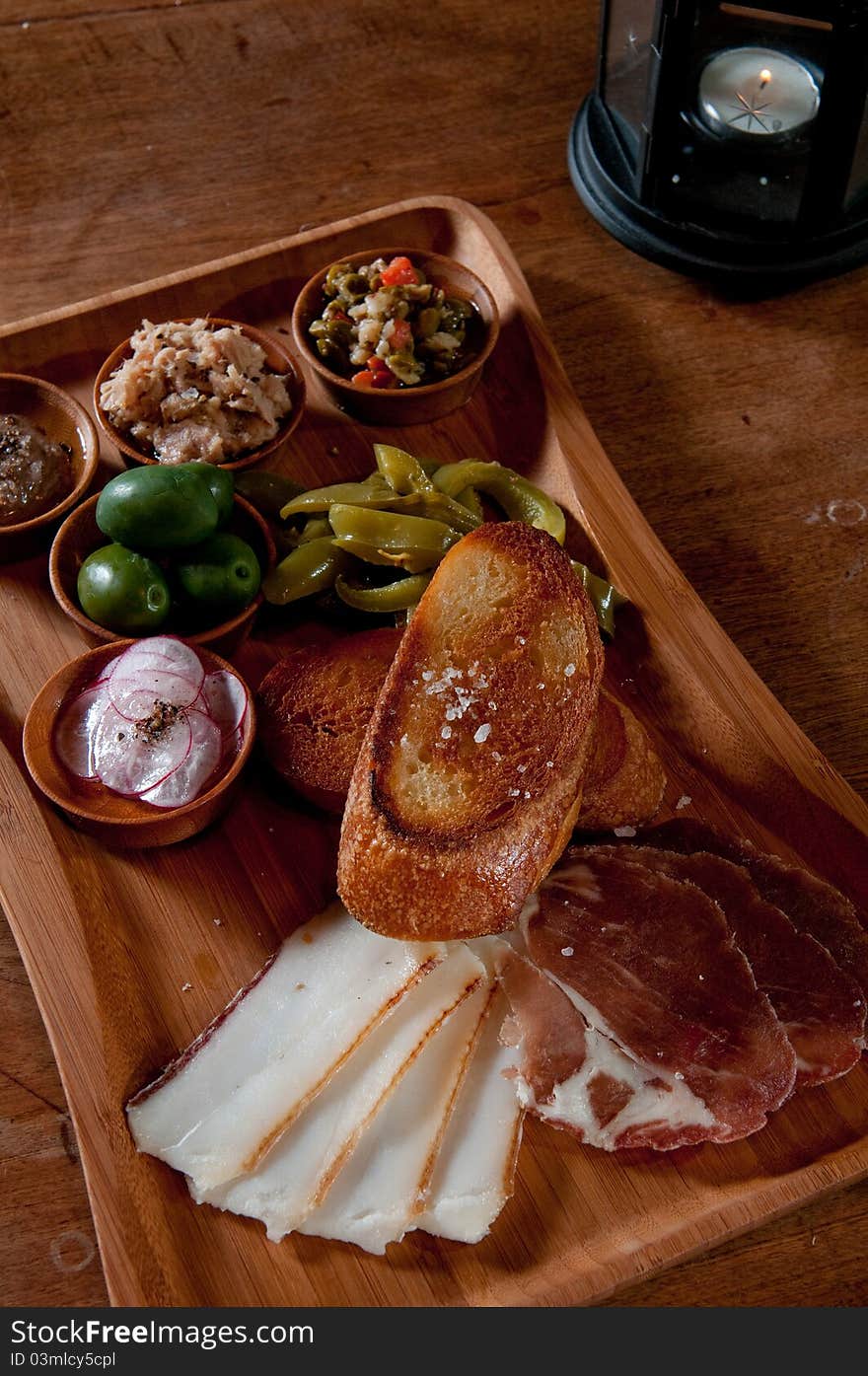 Meats and vegetable plate with toast