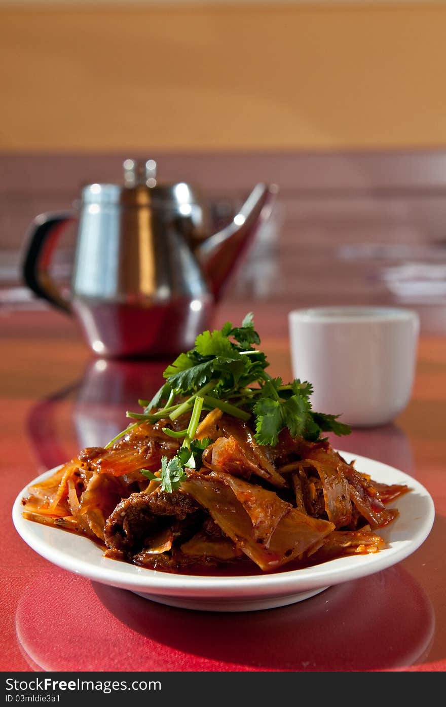 Spicy tendons and beef slices with tea