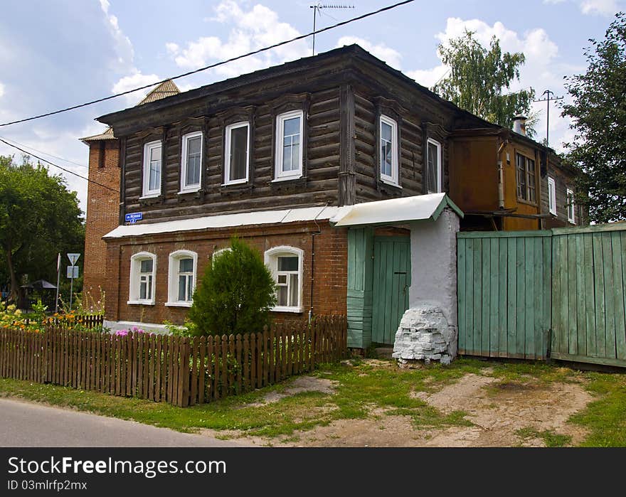 Restored wooden house and fence in the town of Kolomna. Restored wooden house and fence in the town of Kolomna.