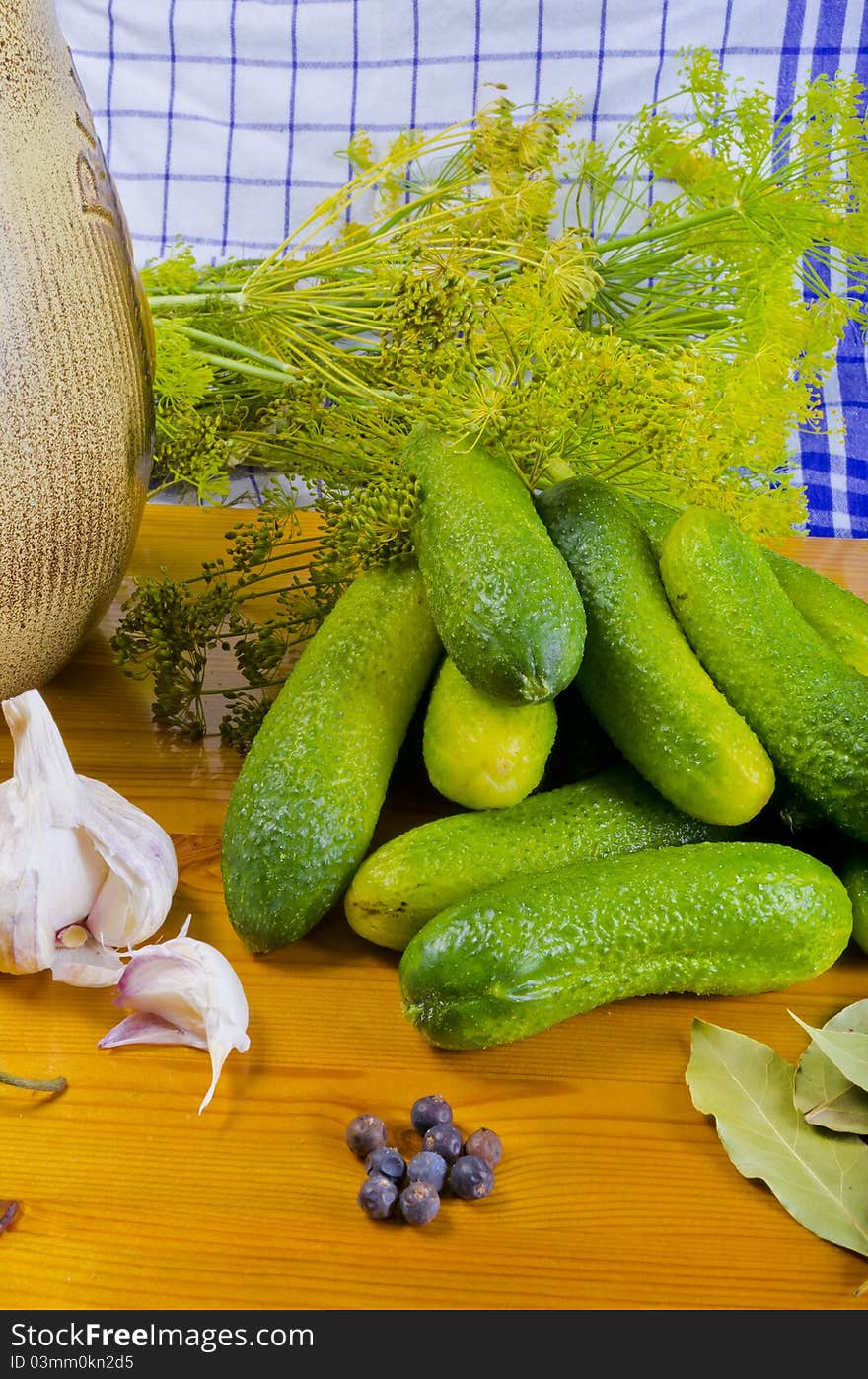 Polish Garlic Cucumbers (ingredients)