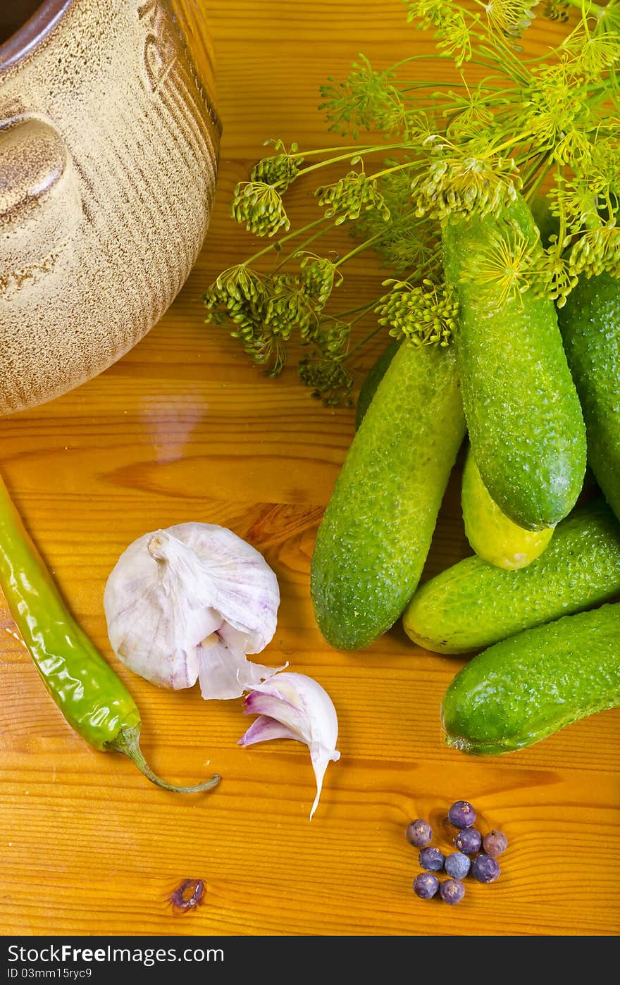 Polish garlic cucumbers (ingredients)