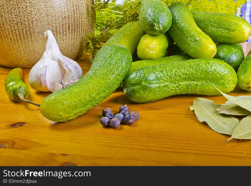 Polish Garlic Cucumbers (ingredients)