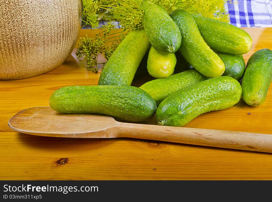 Polish garlic cucumbers (ingredients)