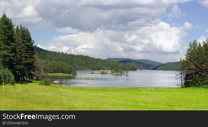 Landscape whit lake in mountain