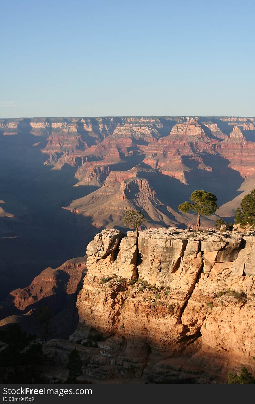 Sunlight picture of early morning sun in the Grand Canyon