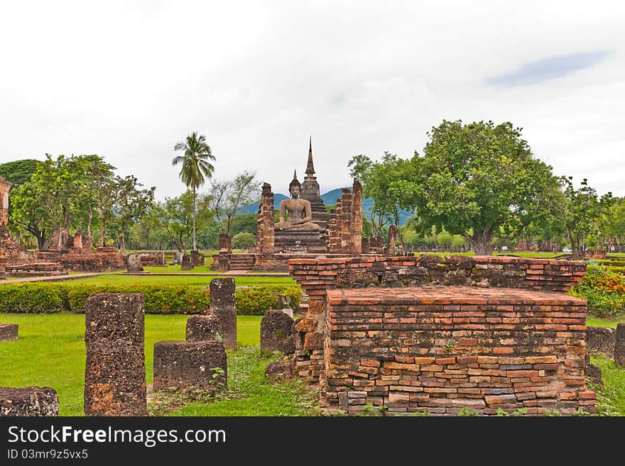 Overall of ruin temple in sukhothai